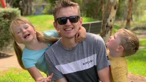 Steve Lee with his kids (GoFundMe)