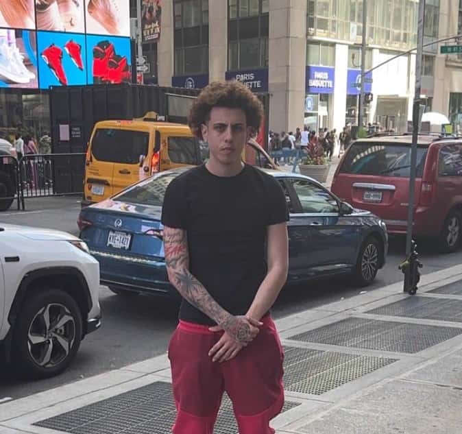 Konvy is a controversial Kick streamer who is 6 feet tall (@konvy/Twitter)