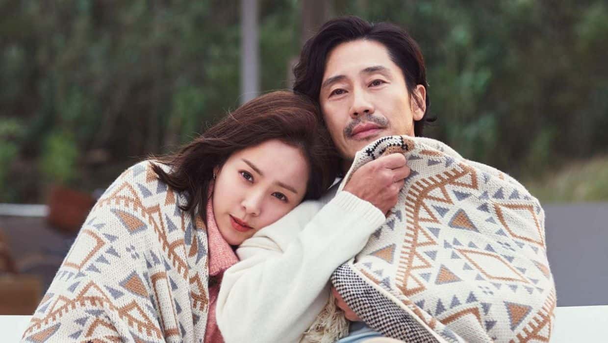 Han Ji-min as Cha Yi Hoo and Shin Ha-kyun as Kim Jae Hyun in 'Yonder' (Paramount+)