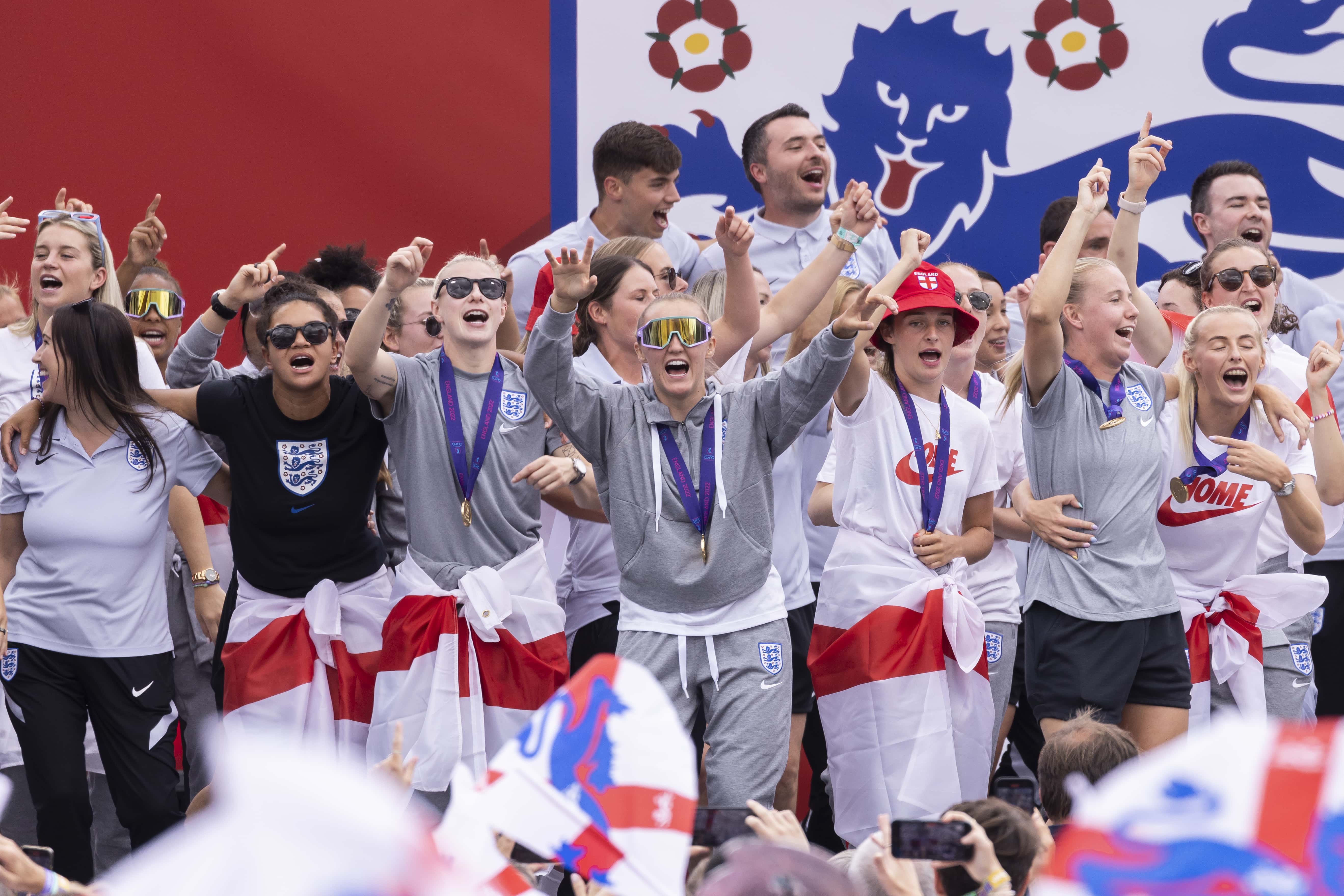 England players celebrate with fans during the England women's team celebration at Trafalgar Square on August 01, 2022 in London, England. The England Women's football team beat Germany 2-1 in the final of the UEFA European Women's Championship last night at Wembley Stadium. (Photo by Dan Kitwood/Getty Images)