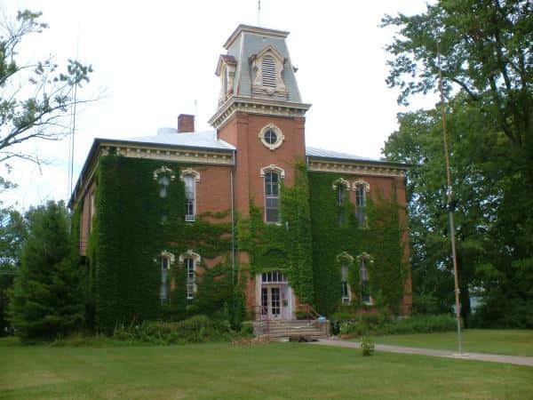 Dave Chappelle bought the historic Union School House for $480,000 in 2020 (lil_gish/Wikimapia)