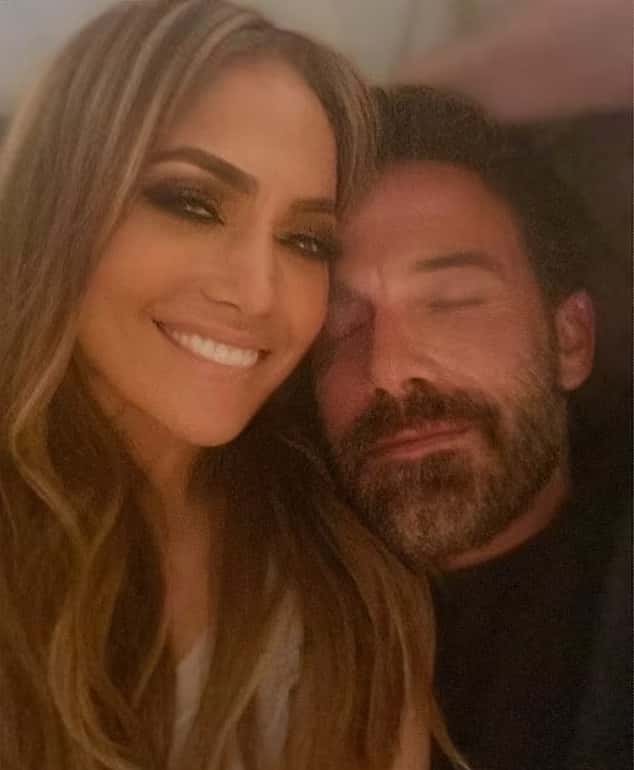 In the caption of the post, the songstress penned, 'Daddy Appreciation Post ✨ Happy Father’s Day Papa...'