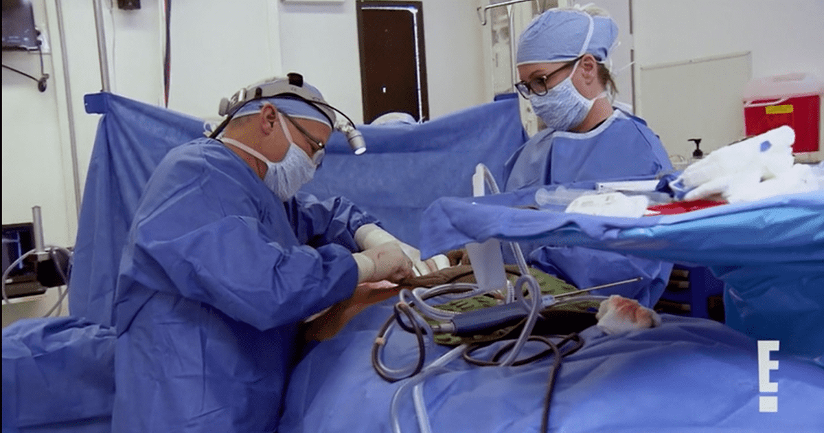 Dr Terry Dubrow fixing Mary's 'Botched' tummy makeover (E!Entertainment)