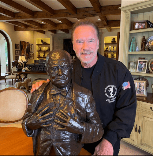 Arnold Schwarzenegger (@schwarzenegger/instagram)