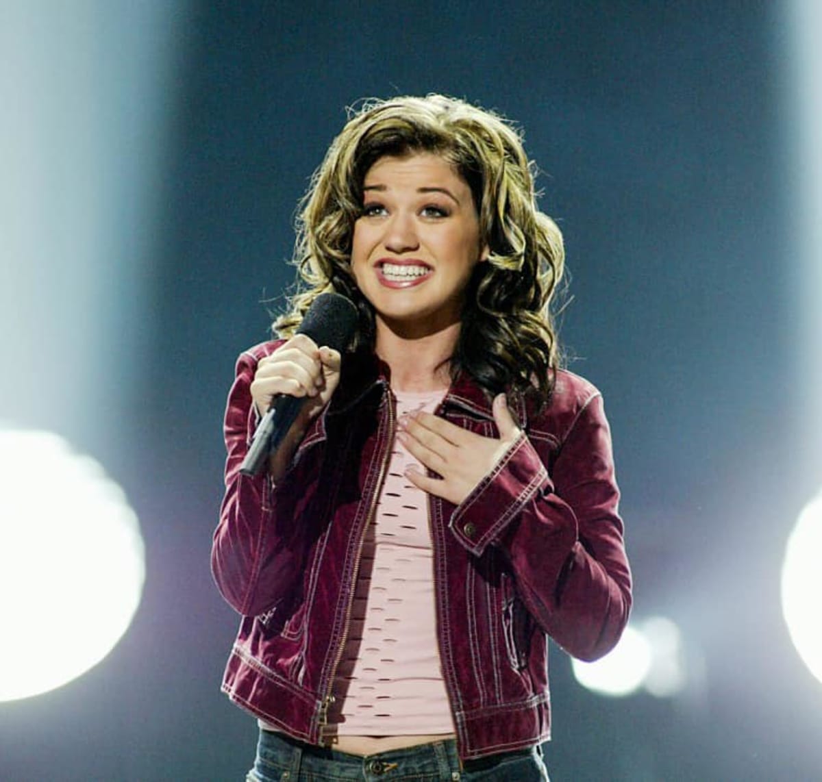 Kelly Clarkson in 2002 (@kellyclarkson/Instagram)