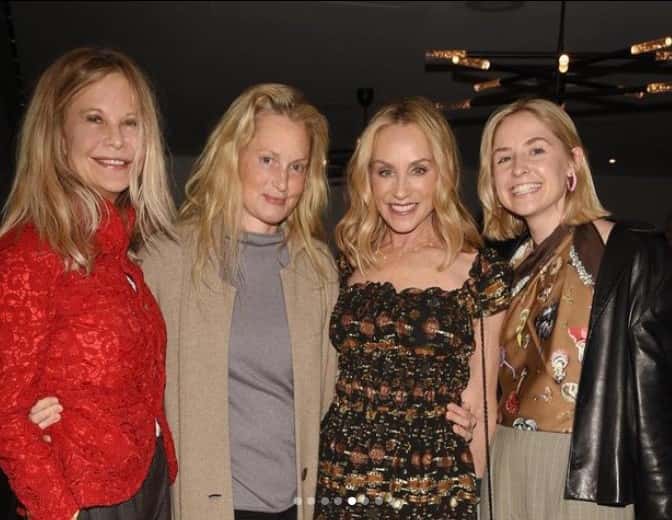 Meg Ryan poses with her friends (@tracy.pollan/Instagram)