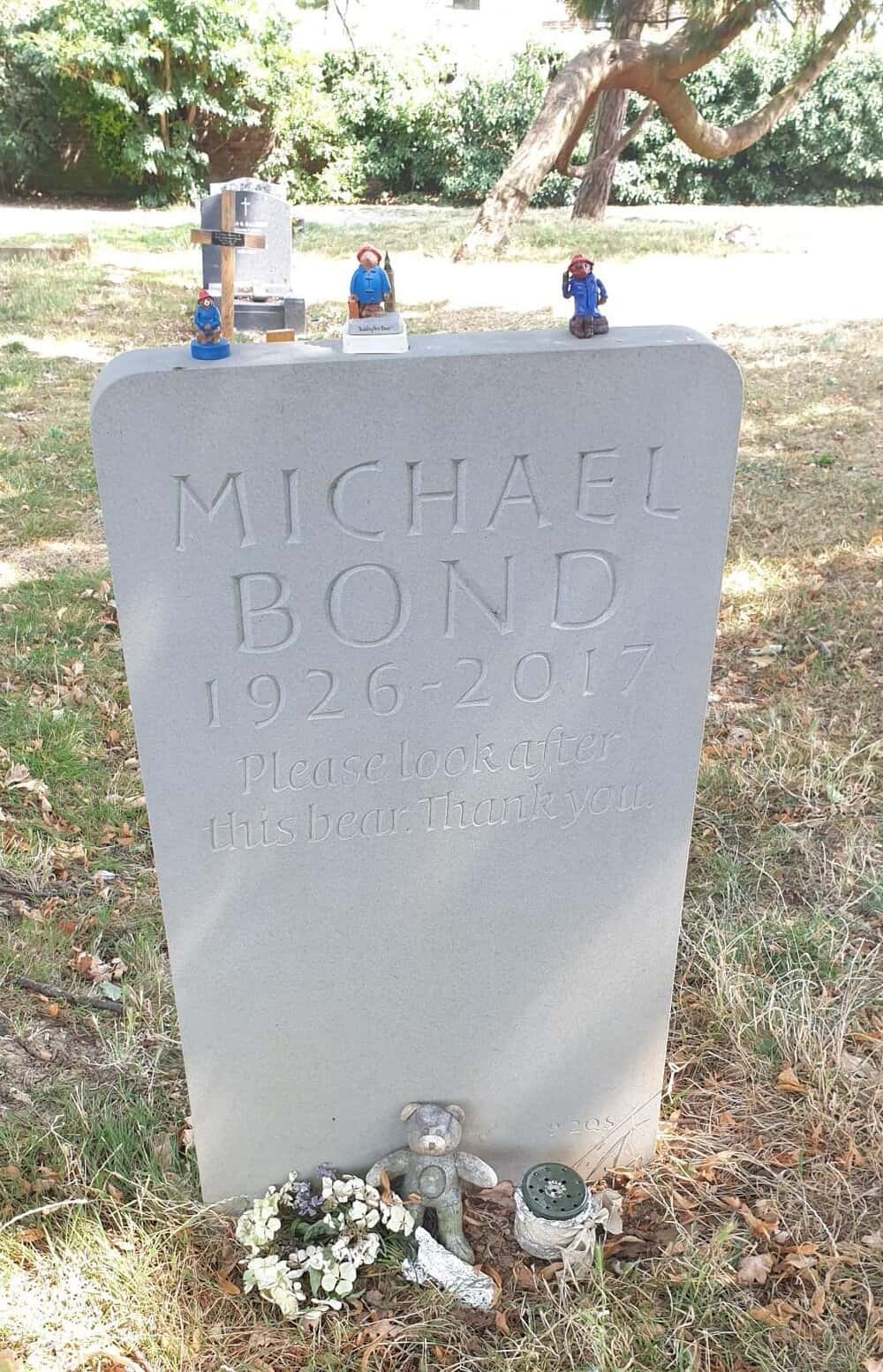 The grave of Michael Bond (@textfiles/Twitter)