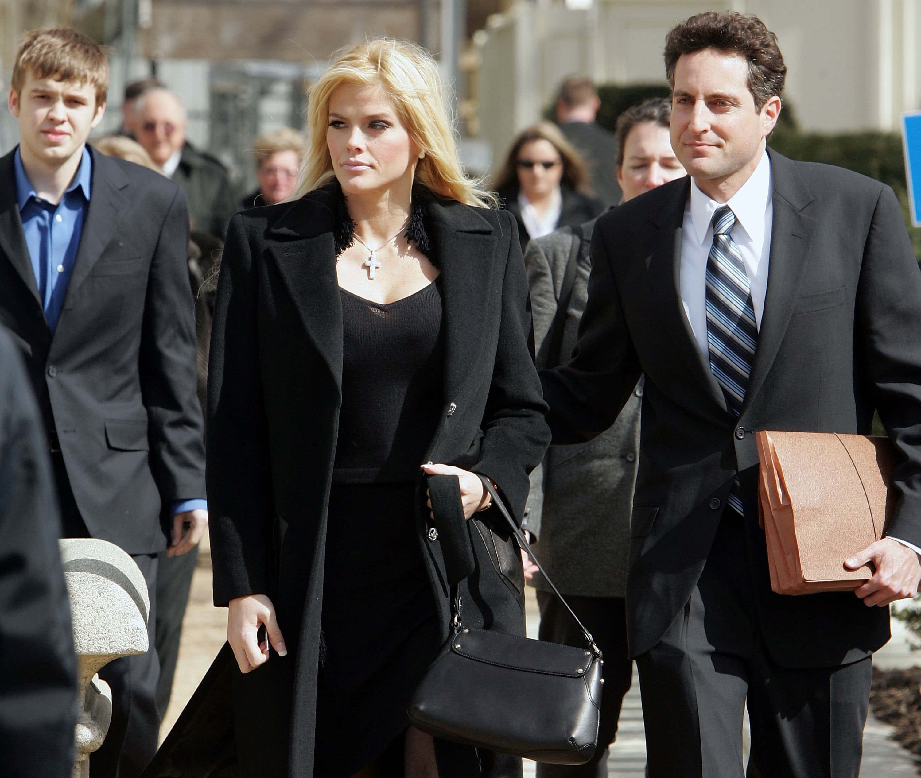 Following oral arguments in her case, Former Playboy playmate Anna Nicole Smith (C) departs with her attorney, Howard Stern (R), at the U.S. Supreme Court February 28, 2006 in Washington, DC. Smith is involved in a legal case before the court regarding the estate of her late husband, Texas oilman J. Howard Marshall II.