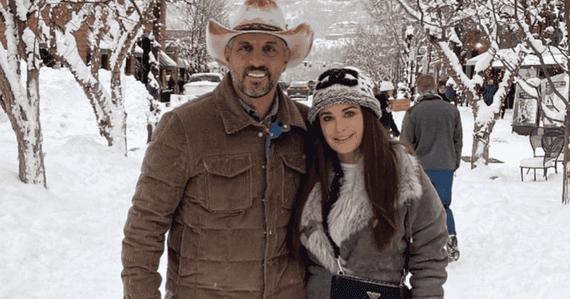 Amidst Kyle Richards' split from her husband, Mauricio Umansky, fans showered her with heartfelt support as she shared a playful 'DND' beach snap (Instagram/@kylerichards18)
