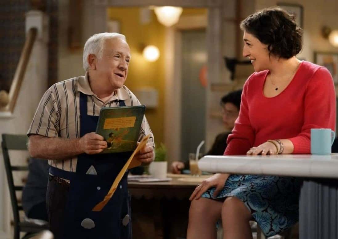 Mayim Bialik and Leslie Jordan in 'Call Me Kat' (IMDb)