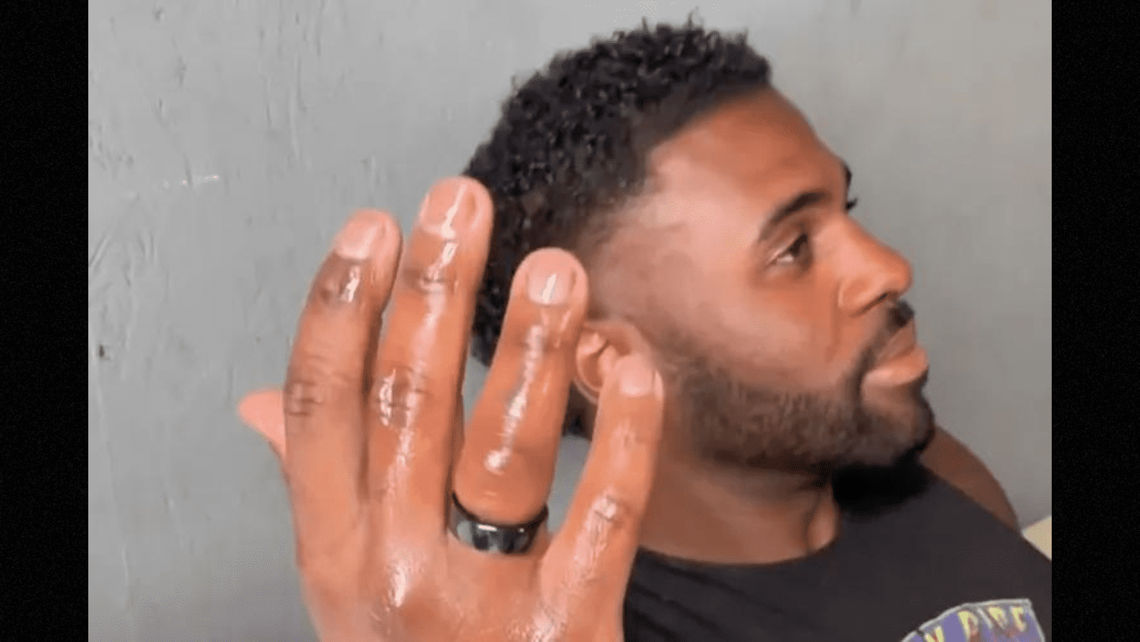 Jason Derulo got his Oura ring stuck (NBC)
