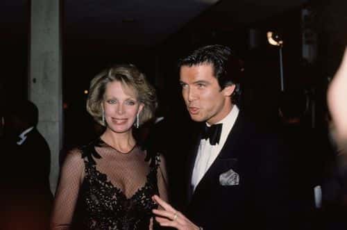 Australian actress Cassandra Harris (1948-1991) and her husband, Irish actor Pierce Brosnan attend the 42nd Golden Globe Awards, held at the Beverly Hilton Hotel in Beverly Hills, California, 27th January 1985. (Photo by Vinnie Zuffante/Michael Ochs Archives/Getty Images)