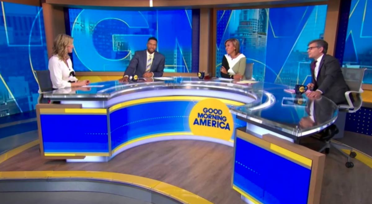 Michael Strahan asked a personal question to her co-host Robin Roberts, leaving Lara Spencer and George Stephanopoulos stunned (ABC)