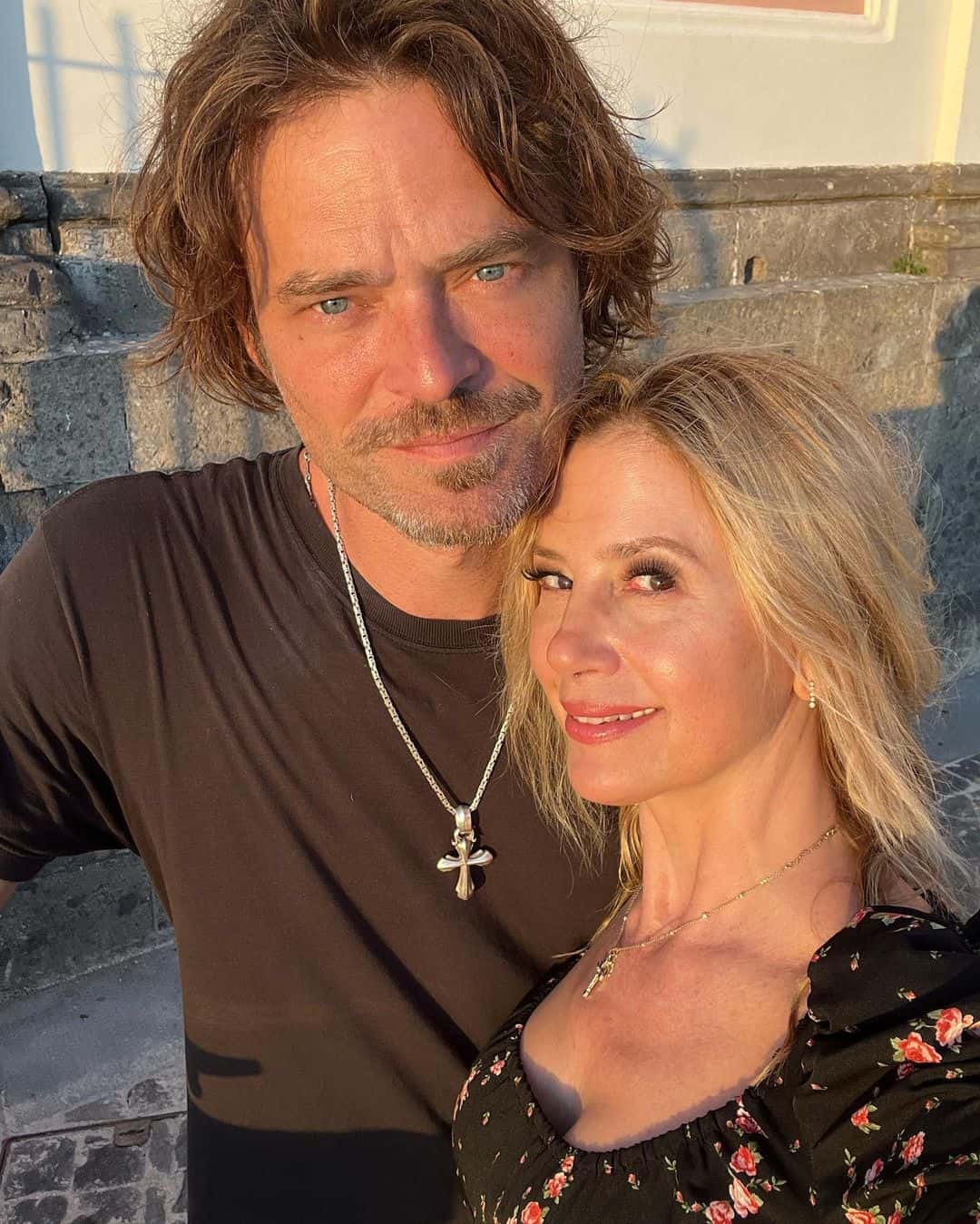 Mira Sorvino with husband Christopher Backus. (Instagram/@mirasorvino) 