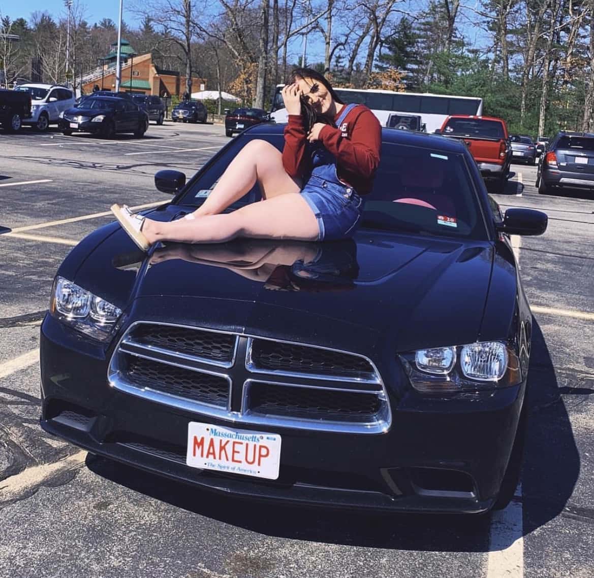 Mikayla at Bryant University (@mikaylanogueira/instagram) 