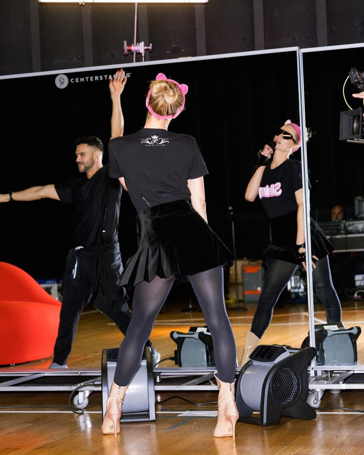 'The Voice' Season 24 contestant Willie Gomez performed for Paris Hilton (Instagram/williegomez)