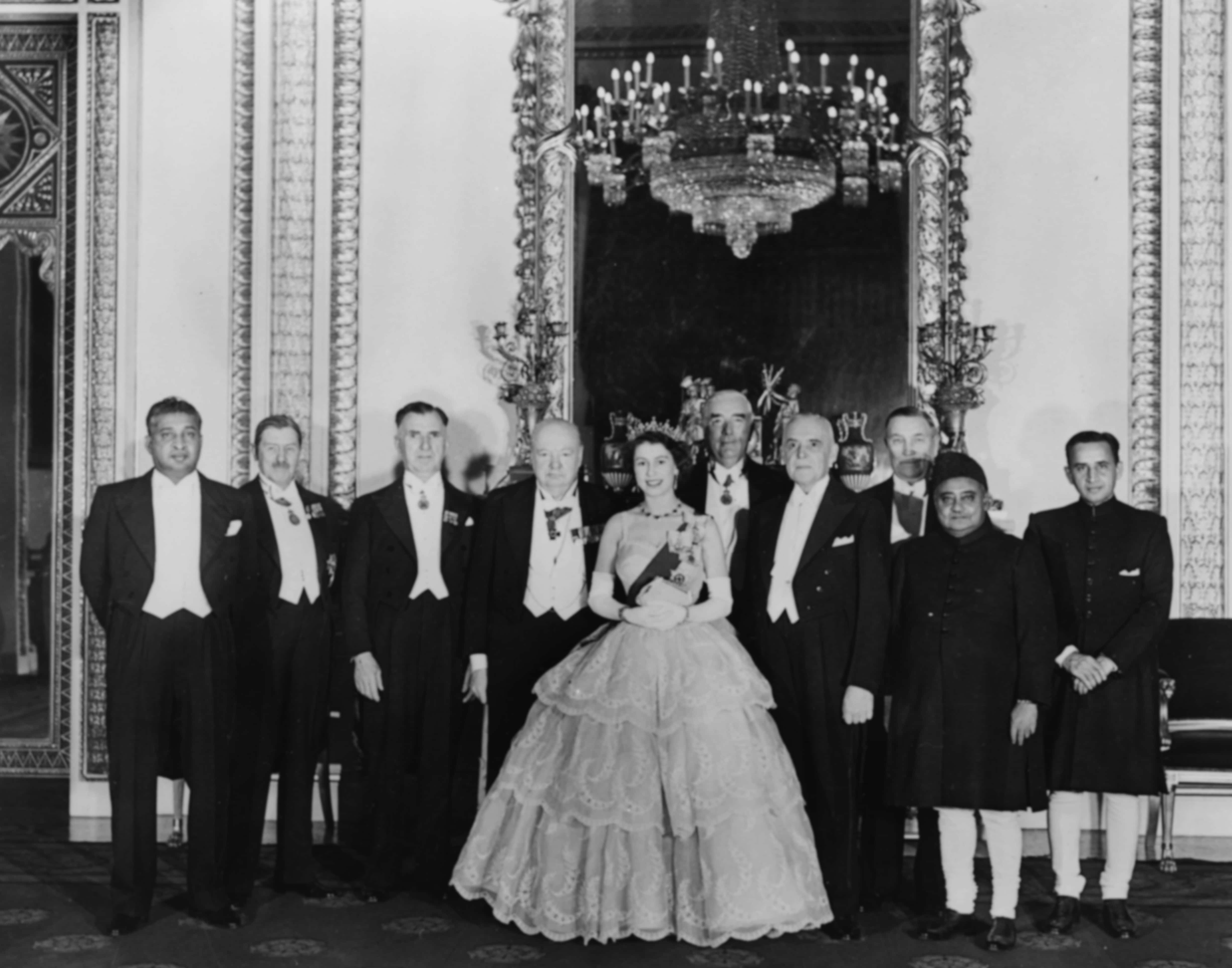 Queen Elizabeth II and Prime Minister Winston Churchill (left of her majesty) posing for a photograph with the Commonwealth dignitaries attending a dinner at Buckingham Palace, London, December 3rd 1952. (Photo by Fox Photos/Hulton Archive/Getty Images)