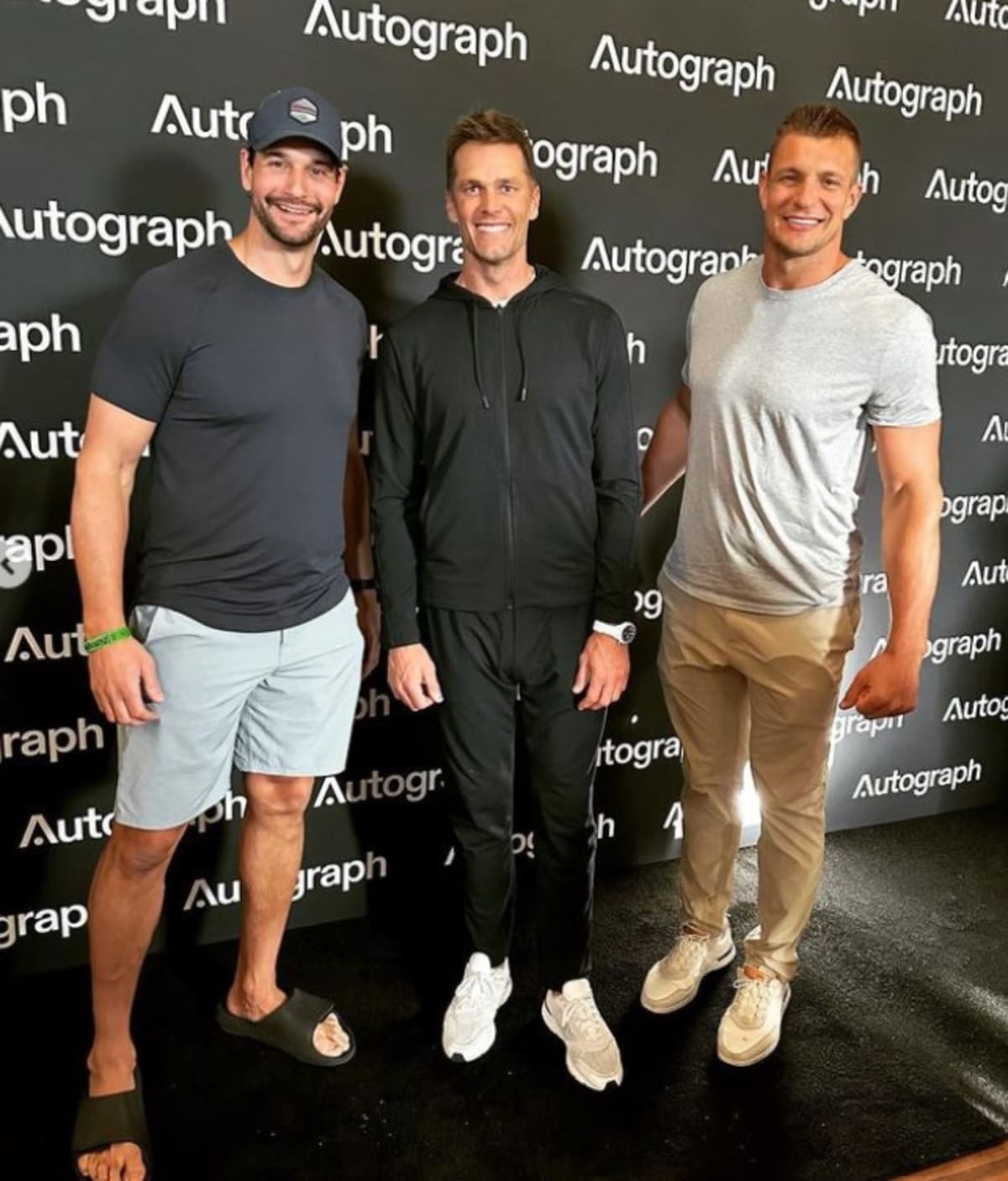 Dan Gronkowski's height falters in front of his brother Rob Gronkowski's height (dangronk/Instagram)