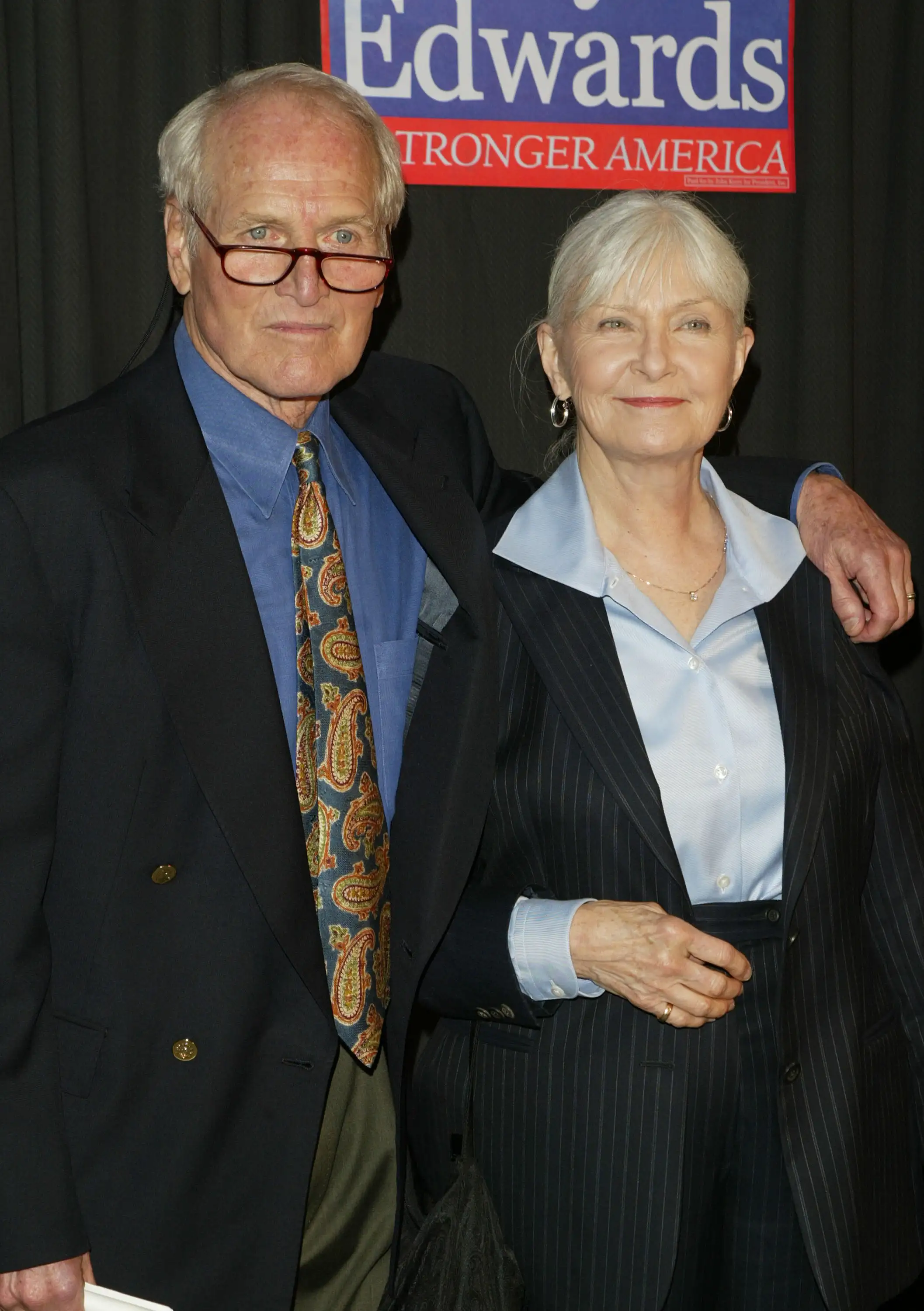 Actors Paul Newman and Joanne Woodward attend the John Kerry and John Edwards 2004 Victory Concert on July 8, 2004 at Radio City Music Hall, in New York City. (Photo by Peter Kramer/Getty Images)