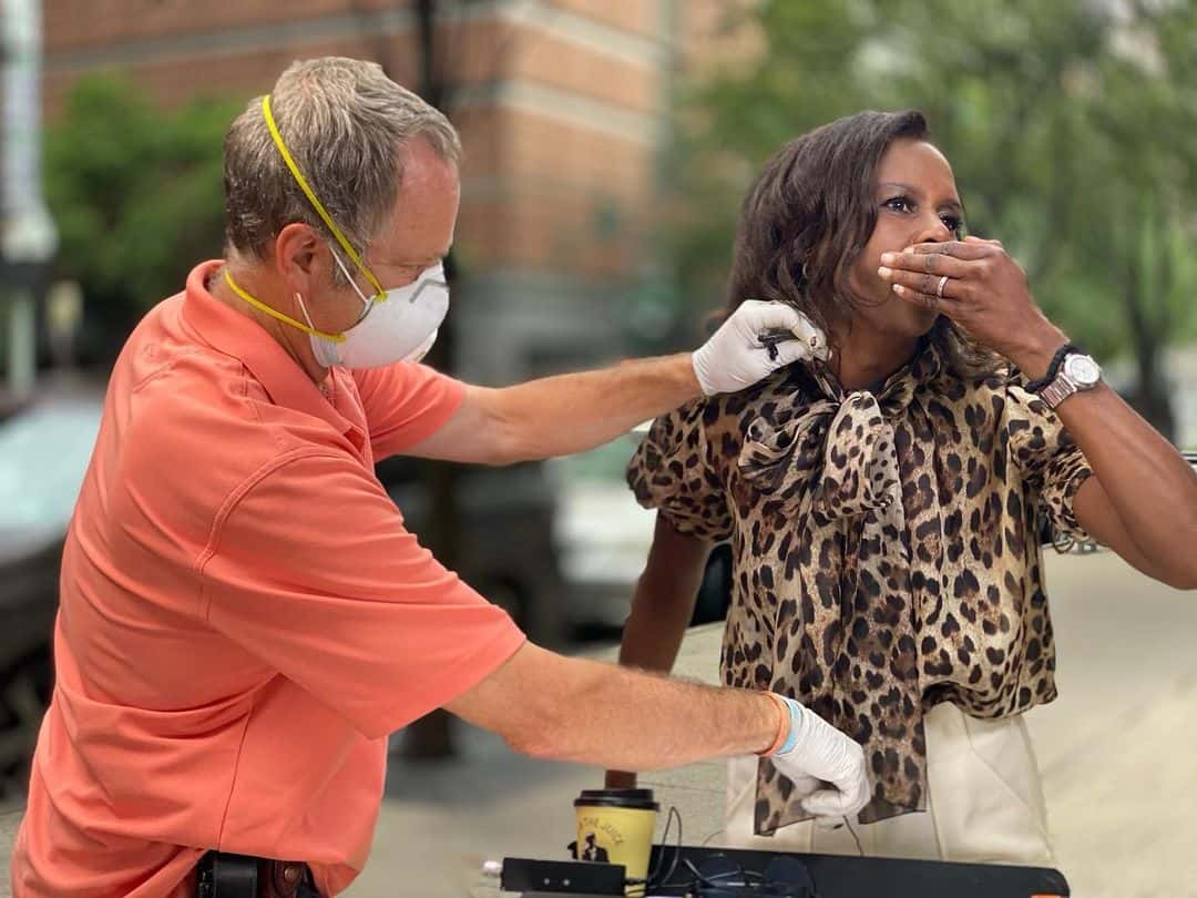 Deborah Roberts taking necessary precautions while micing up for the show (@debrobertsabc/Instagram)