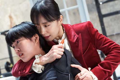 Lee Yeon as Kim Young-ji, Jeon Do-Yeon as Gil Boksoon in 'Kill Boksoon' (Netflix)