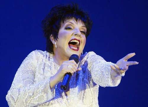 Singer Liza Minnelli performs at the
