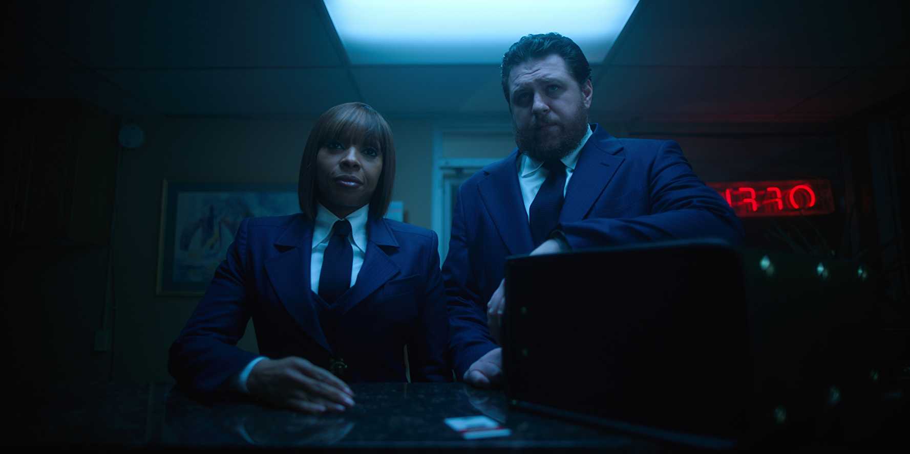 Cha-Cha and Hazel in 'The Umbrella Academy'.
(Source: IMDB)