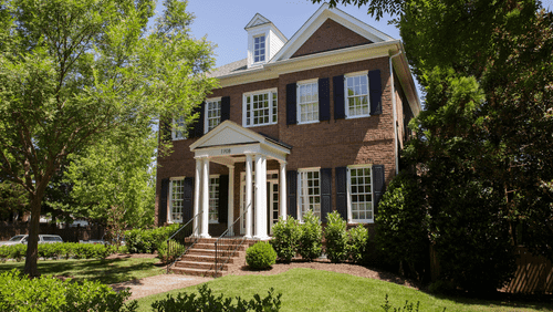 Christina Hall's first project in Tennesee in 'Christina in the Country' episode 1 (HGTV)