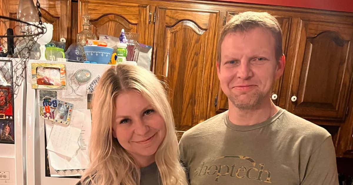 Jeremy Tillman (R) collapsed and died at Arkansas State University, leaving his fiancee and kids devasted (Jeremy Tillman/Facebook)