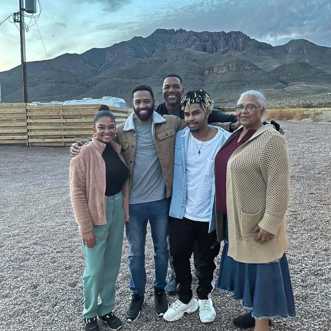 Michael Strahan spends time with son Michael Strahan Jr., daughter Tanita Strahan and other family members (@michaelstrahan/Instagram)