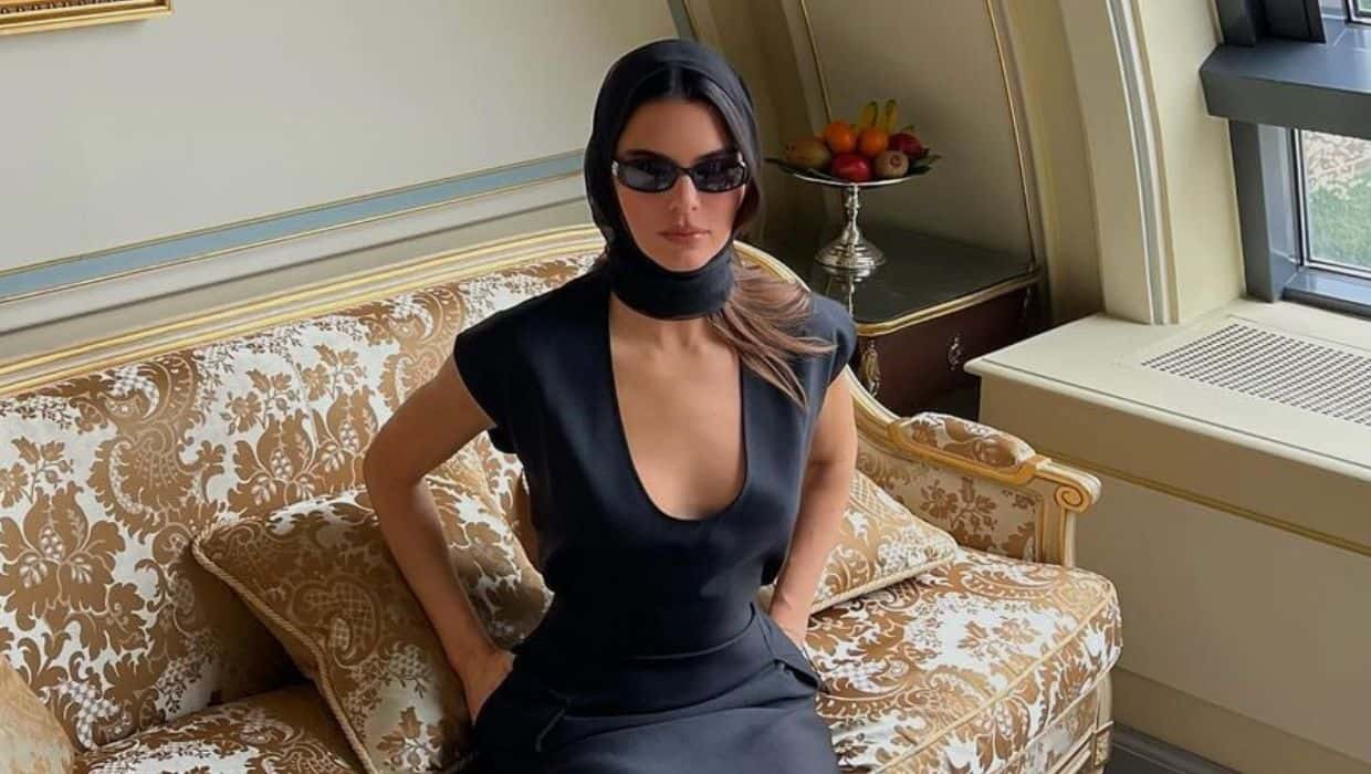 Kendall Jenner complmented her all black look with a head scarf (Instagram/kendalljenner)
