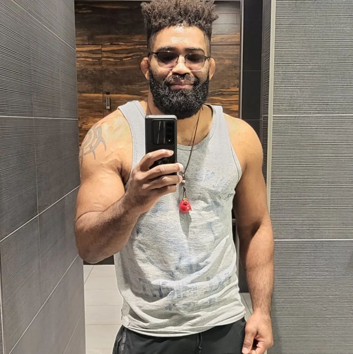 Chris Curtis urges fans to not be like Andrew Tate (actionman513/Instagram)