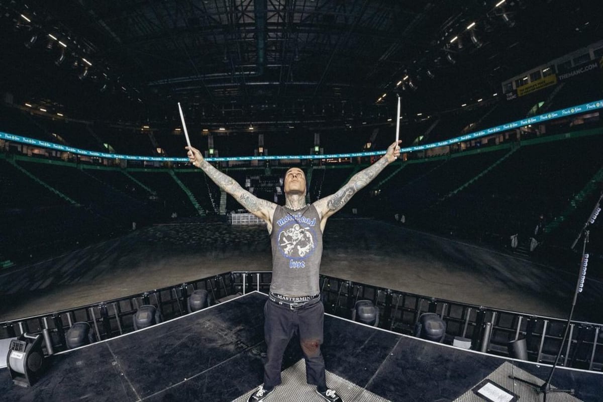 Travis Barker during his live performance (Instagram/@travisbarker)