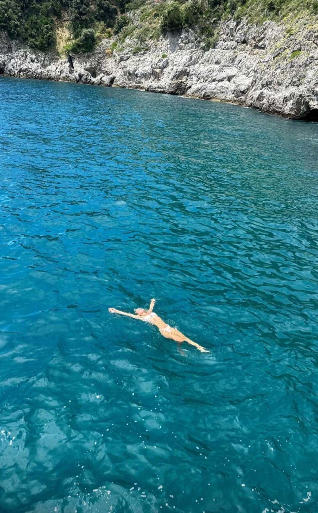 (@livvydunne/Instagram) 