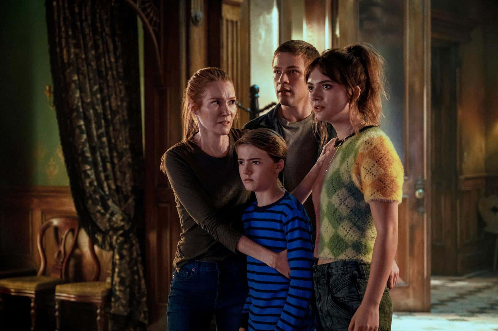 Debby Stanchfiled (Nina Locke), Connor Jessup (Tyler Locke), Emilia Jones (Kinsey Locke), and Jackson Robert Scott (Bode Locke) in 'Locke & Key' Season 3 (Netflix)