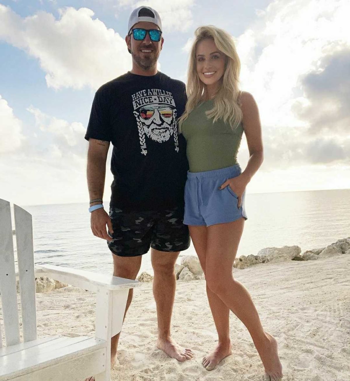 Tomi Lahren poses with her husband JP Arencibia on Instagram (@tomilahren/Instagram)