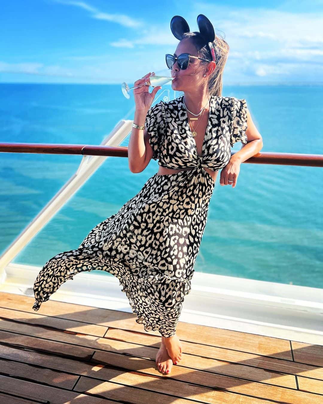 Vanessa Lachey has hosted multiple Netflix shows (Instagram/@vanessalachey)