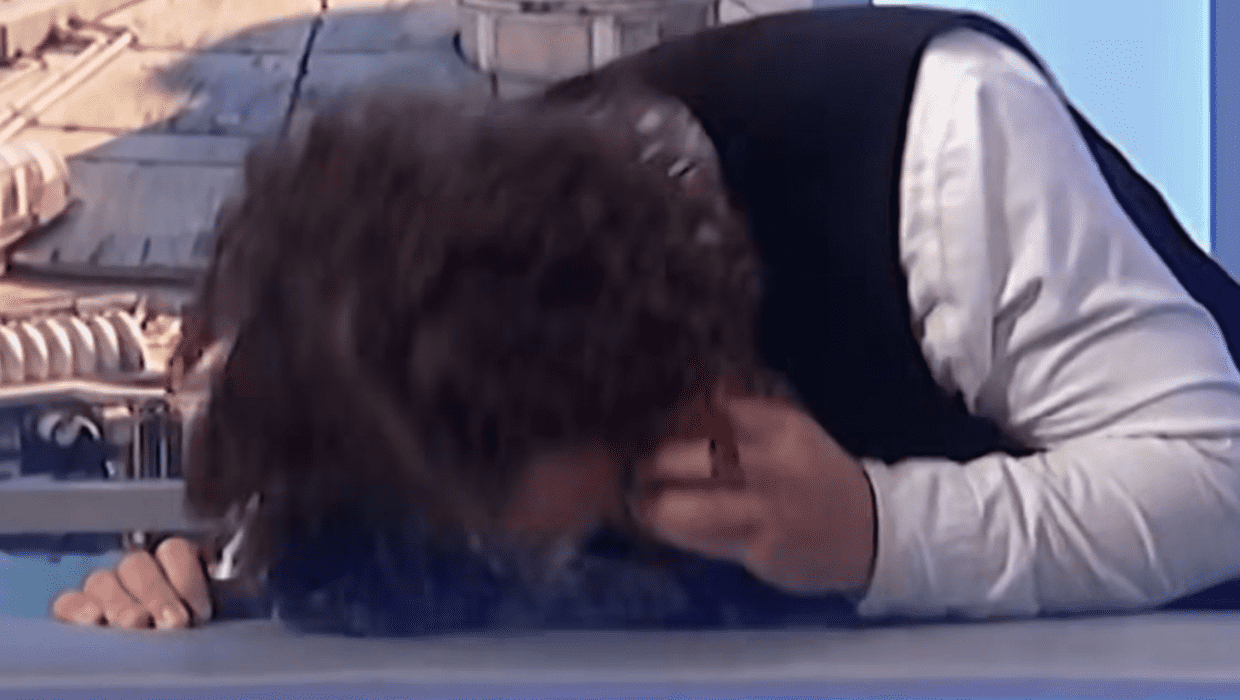 'Wheel of Fortune' contestant Robert Degnan banged his head on game panel after a wrong guess (@wheeloffortune/Instagram)