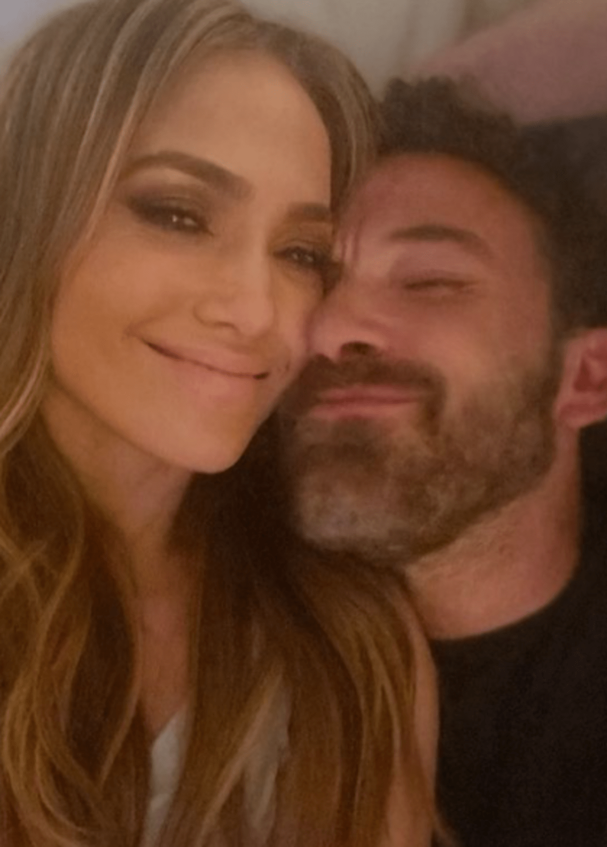 Source close to the couple claimed that the relationship between Jennifer Lopez and Ben Affleck  is 'still on fire' (@jlo/Instagram)
