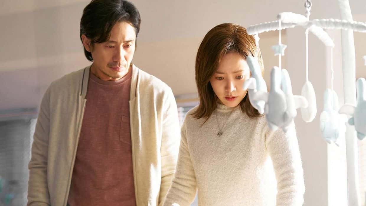 Shin Ha-kyun as Kim Jae Hyun and Han Ji-min as Cha Yi Hoo in 'Yonder' (Paramount+) 