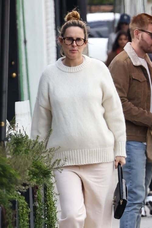 Mom-to-be Rumer Willis effortlessly flaunted her sense of style as she stepped out in West Hollywood for a stroll on Sunday, February 26. (Backgrid)