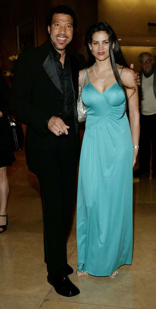 Singer/composer Lionel Richie and his wife Diane attend the United States Veterans Gala February 22, 2002 in Beverly Hills, CA. The U.S. Veterans Gala honors America's heroes and recognizes the outstanding work of the United States Veteran's Initiative.