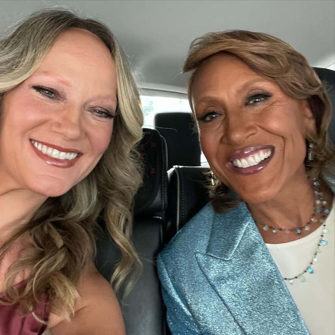 GMA's Robin Roberts shared a selfie with fiancee Amber Laign on Sunday. (@robinrobertsgma)