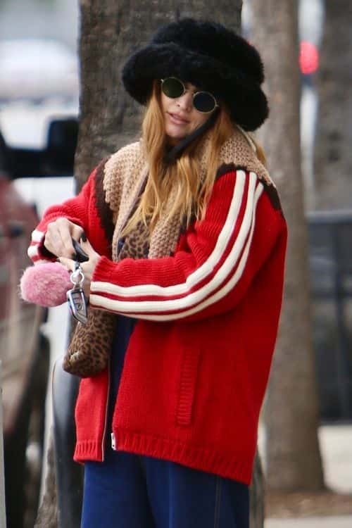 Simpson wrapped a leopard print handbag around her shoulder and big sunglasses protected her eyes from the sun. (Backgrid)