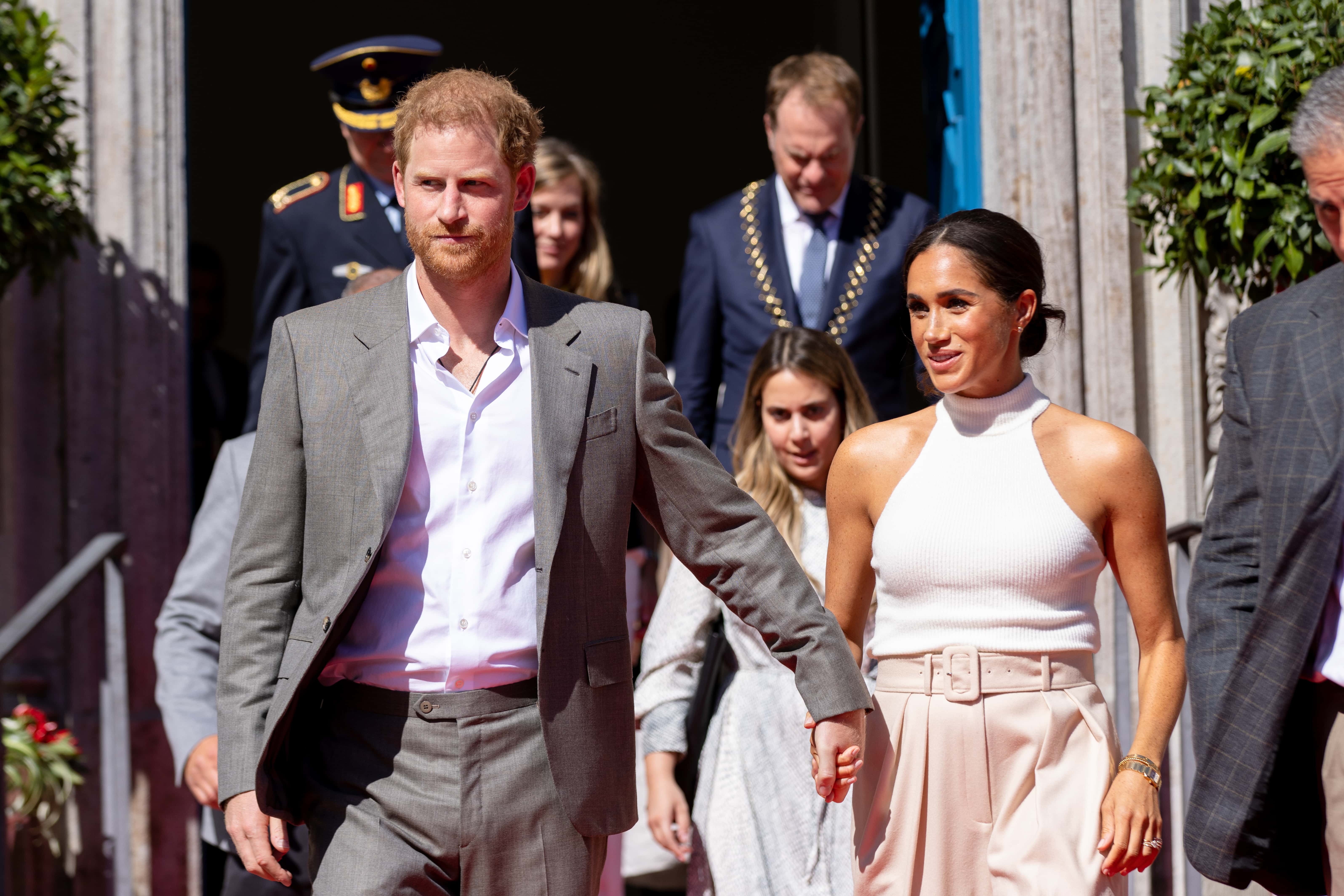 Prince Harry, Duke of Sussex and Meghan, Duchess of Sussex depart after a visit to Dusseldorf town hall as part of the Invictus Games Dusseldorf 2023 - One Year To Go events, on September 06, 2022 in Dusseldorf, Germany.