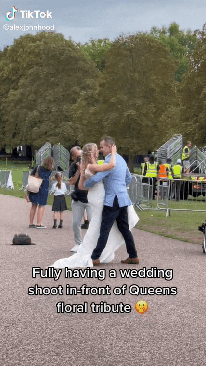 The anonymous couple had their wedding photos taken only a few days after Queen's death. (@alexjohnhood/TikTok)