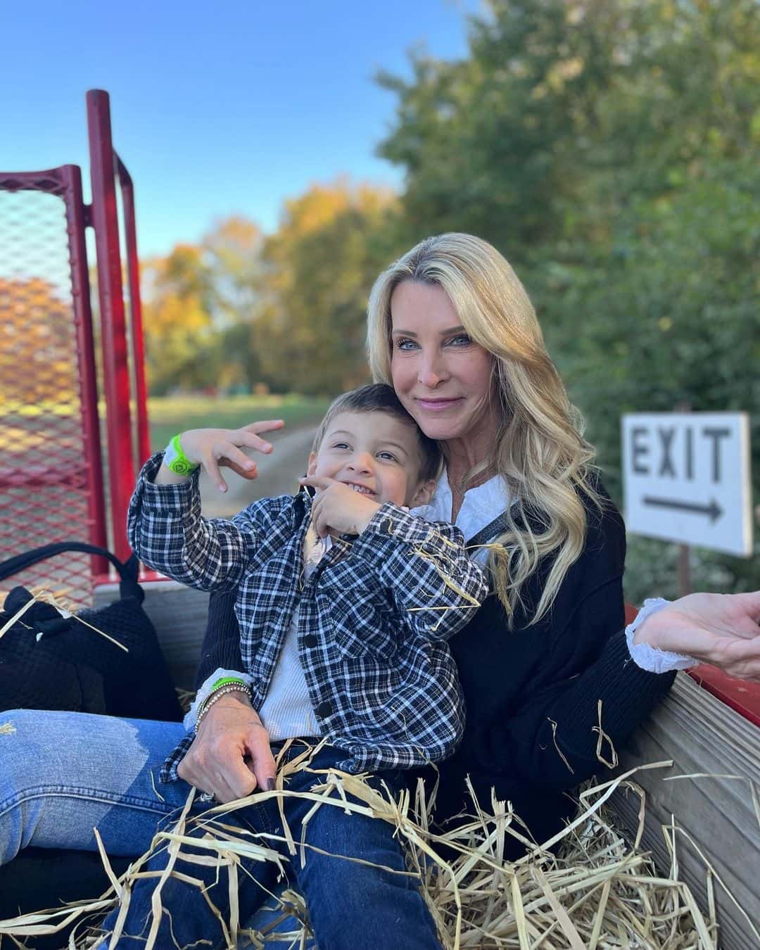 Joan Vassos is looking for a family man (Instagram/@joan_vassos)