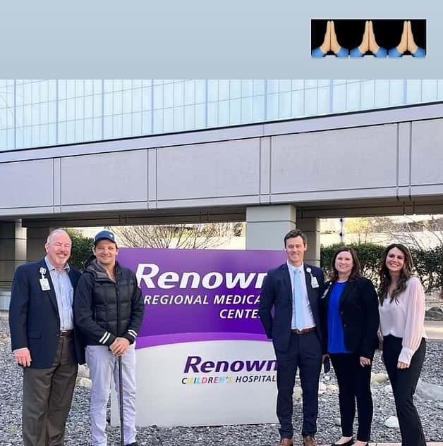 The two-time Academy Award nominee uploaded another photo of himself with other staff members standing by the hospital's front sign, (Jeremy Renner/Instagram)