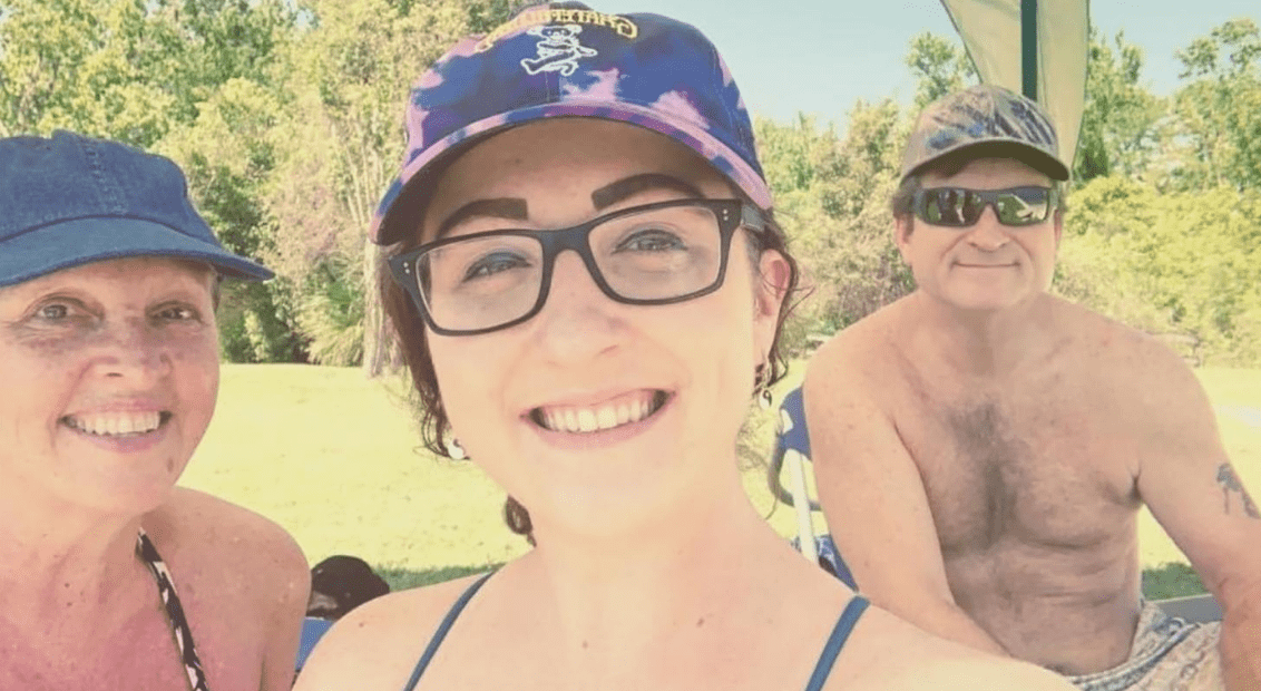 Randall Cooke (L) with wife Kathy (R) and stepdaughter Melany (C) (Kathy Cooke/Facebook)