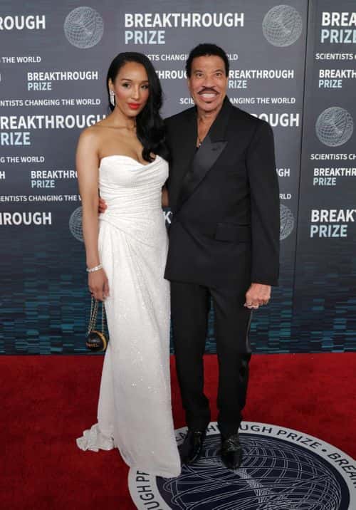(L-R) Lisa Parigi and Lionel Richie arrive at the Ninth Breakthrough Prize Ceremony at Academy Museum of Motion Pictures on April 15, 2023 in Los Angeles, California.